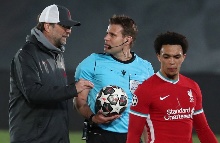 U17世界杯：奥地利2-0九人意大利晋级决赛，莫泽双响（U17世界杯：奥地利2-0力克9人意大利挺进决赛，莫泽梅开二度）