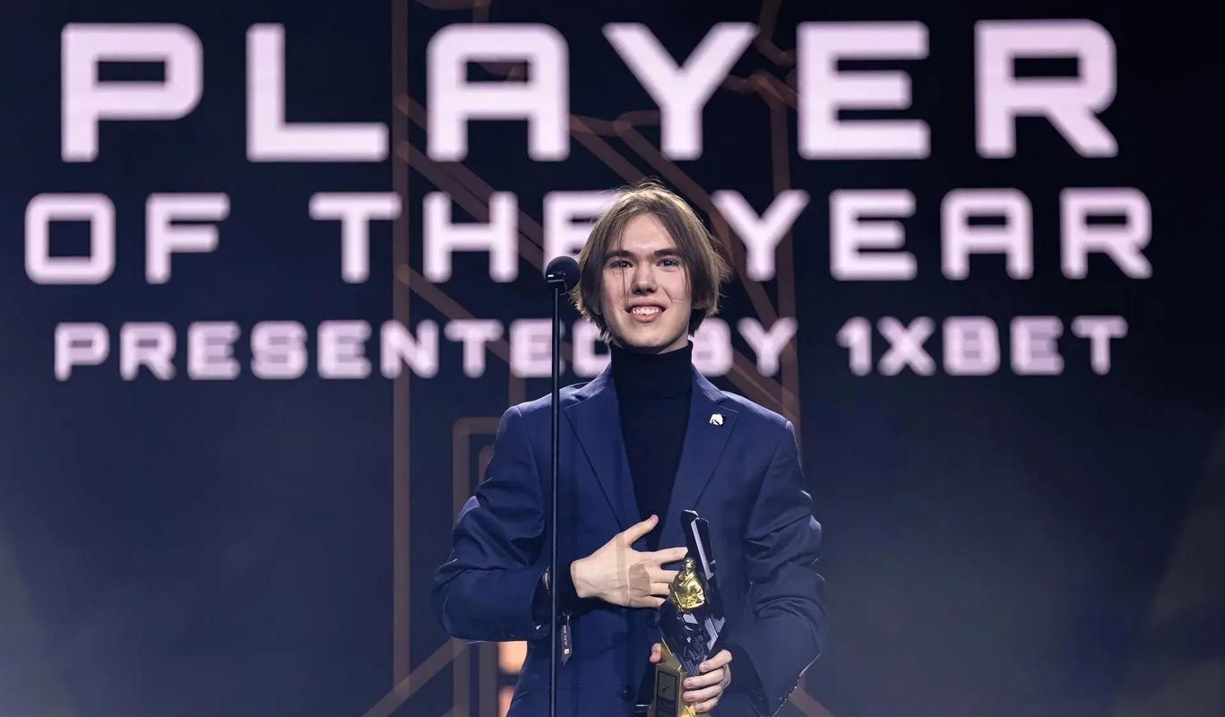 你是第一AD吗？ Viper 的Kaisa在面对 Chovy 时被打得很惨，最终被 Hanwha Life Esports 击败，赢得了第一场比赛