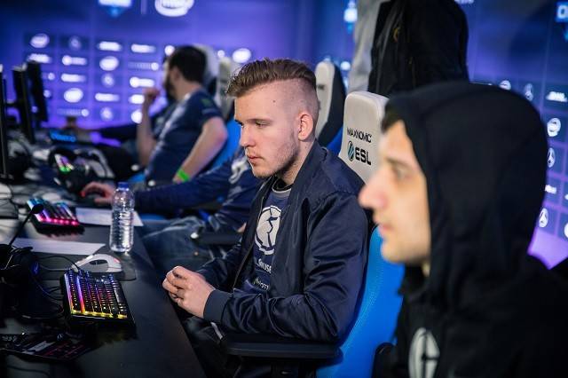 俄版“罗生门”？CSGO Navi名宿Boombl4再次宣布与Lika离婚