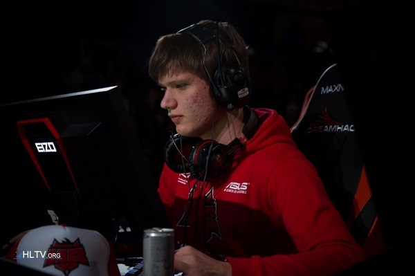 Astralis 在 PGL Astana 2025 的半决赛中以 2：1 自信地击败了 aurora 。