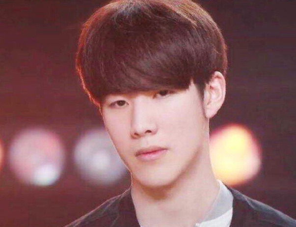 Aixiao： 369 和我是好兄弟。在2021年，我从 Bilibili Gaming 把他带走过一次，但这次我被拦截了。