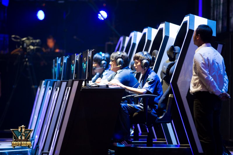 TES赛后群访 教练：不知道对面会选皎月亚索，失利还是打得不够好