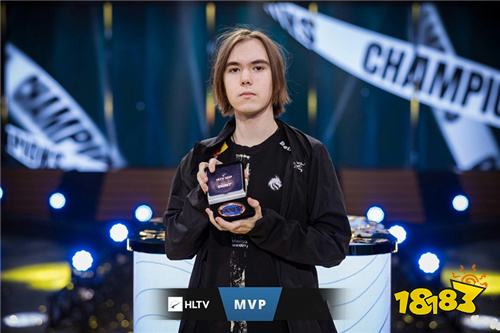 英雄联盟季中杯LPL将正式海报改动换上Lvmao和tian